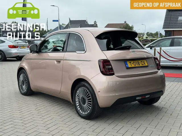 Fiat 500 3+1 42 kWh | Bijna nieuw | 2023 Elektrisch 2