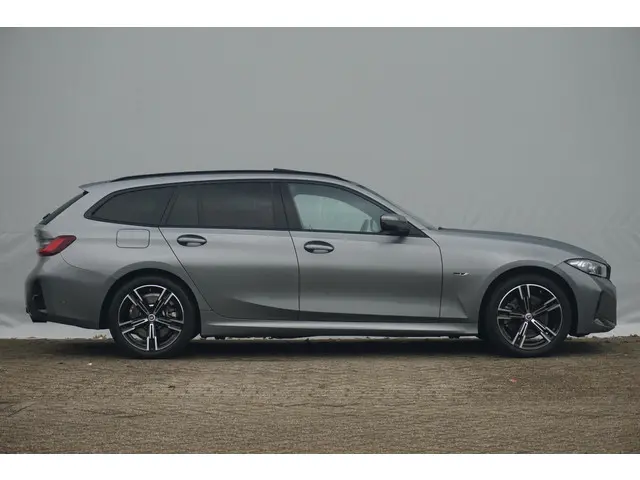 BMW 3 Serie Touring 330e xDrive 2022 Hybride Benzine 4