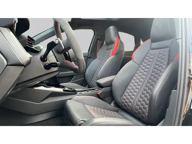 Audi RS3 Limousine 2.5 TFSI 400pk Quattro 2023 Benzine 34