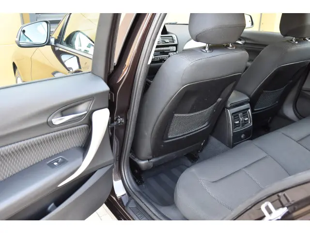 BMW 1 Serie 118i Essential 2015 Benzine 21
