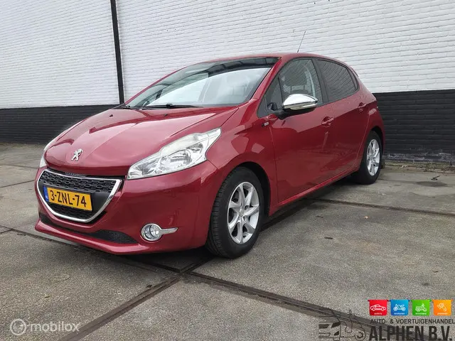 Peugeot 208 1.2 PureTech Style - Automaat - Nap - 2015 Benzine