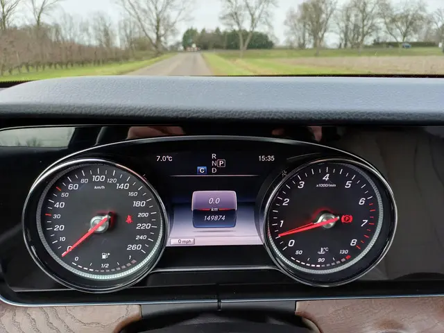 Mercedes-Benz E-Klasse 200 Prestige 2016 Benzine 43