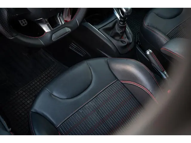 Peugeot 208 1.2 PureTech GT-Line 2018 Benzine 24