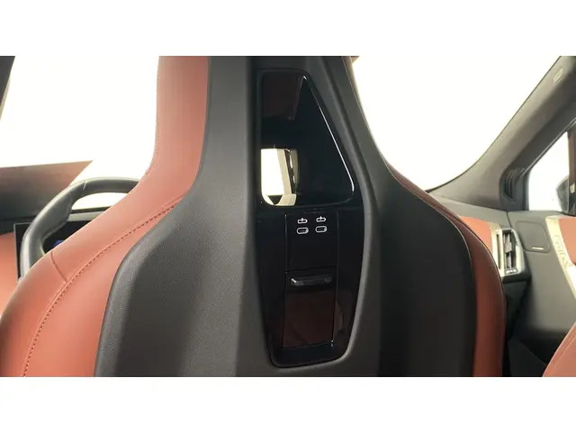 BMW iX xDrive40 High Executive 77 kWh 2022 Elektrisch 23