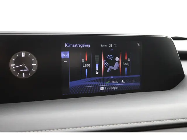 Lexus UX 250h Preference Line 2022 Hybride Benzine 44