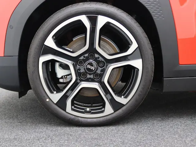 MINI Aceman SE Favoured XL 54.2 kWh 2025 Elektrisch 6