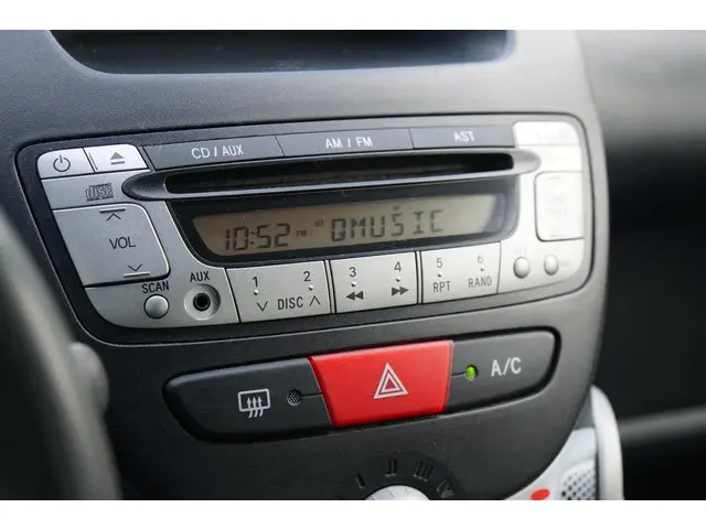 Peugeot 107 1.0 2013 Benzine 11