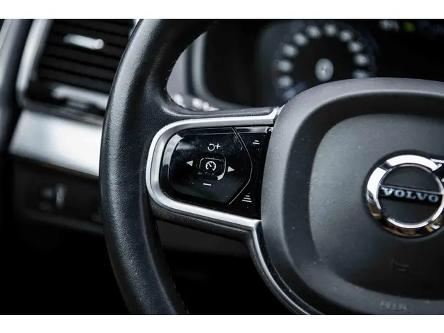 Volvo XC90 2.0 D4 90th Anniversary Edition 2018 Diesel 26