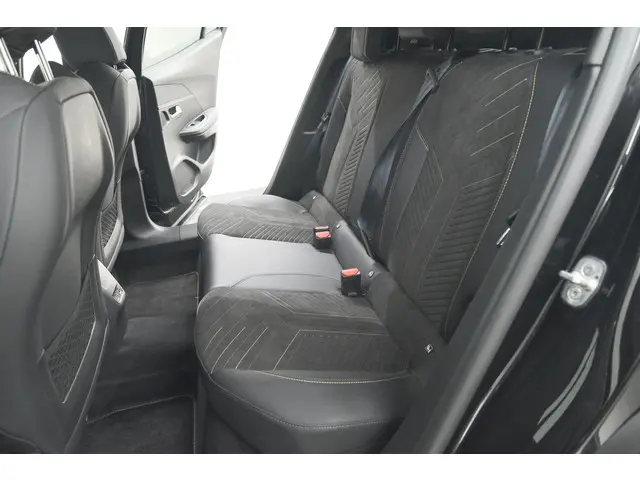 Peugeot 2008 PureTech 130 EAT8 GT 2024 Benzine 33