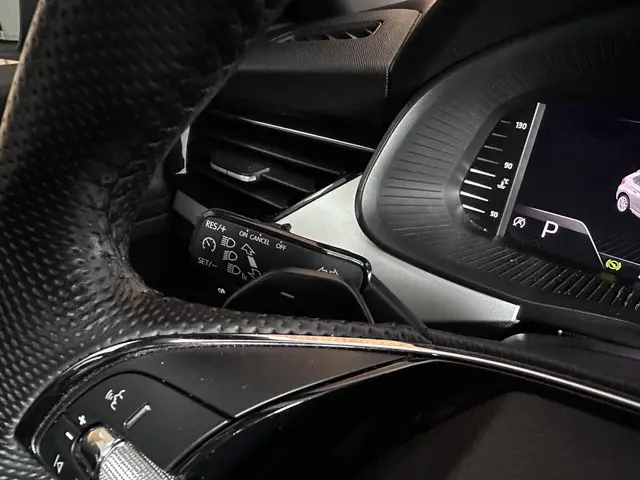 Škoda Kamiq 1.0 TSI Sport Business 2020 Benzine 16