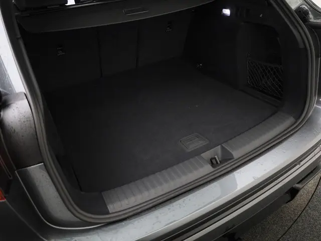 Audi Q6 e-tron S edition 286 PK 2026 Elektrisch 10