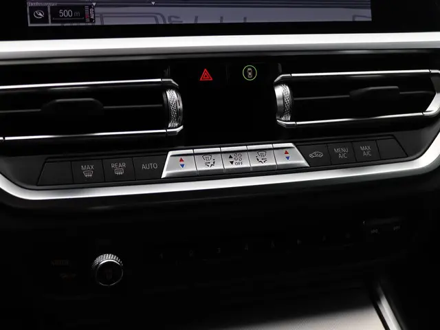 BMW 3 Serie Touring 318i 2021 Benzine 16