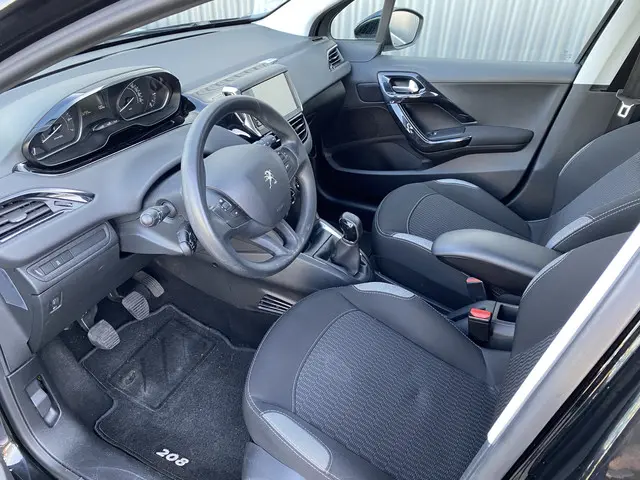 Peugeot 208 1.2 PureTech Blue Lease 2016 Benzine