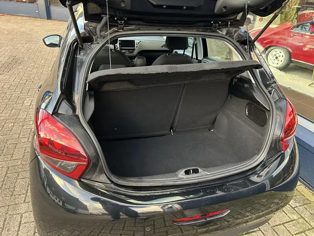 Peugeot 208 1.2 Airco en parkeerhulp 2018 Benzine 27