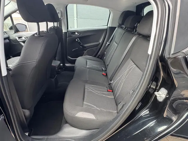 Peugeot 208 1.2 e-VTi Automaat / Nap / 5 Deurs 2014 Benzine 7