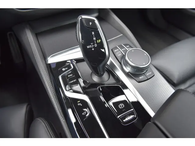 BMW 5 Serie 530i High Executive 2021 Benzine 19