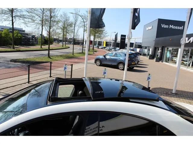 Mercedes-Benz CLA 180 OrangeArt Ed. 2014 Benzine 11