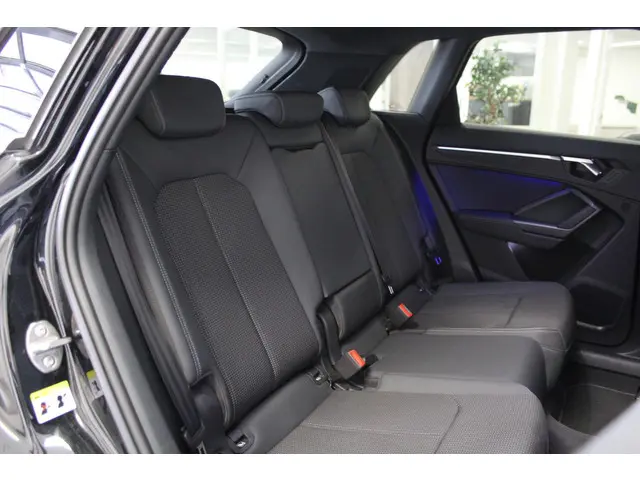 Audi Q3 35 TFSI S edition 2021 Benzine 19