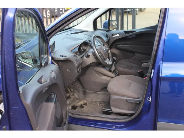 Ford Transit Courier 3