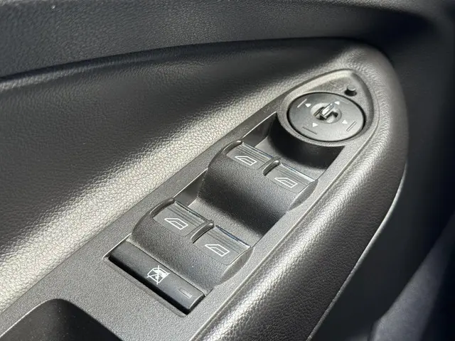 Ford Kuga 1.6 Titanium 2013 Benzine 12