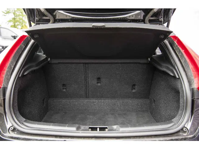 Volvo V40 1.5 T3 Polar+ Sport 2019 Benzine 34