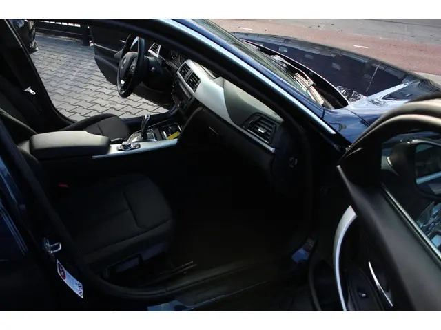 BMW 3 Serie 328i Executive 2014 Benzine 21