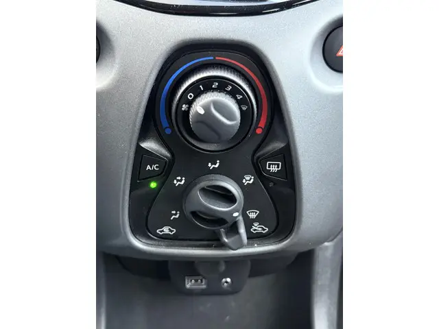 Toyota Aygo 1.0 VVT-i x-play 2022 Benzine 19