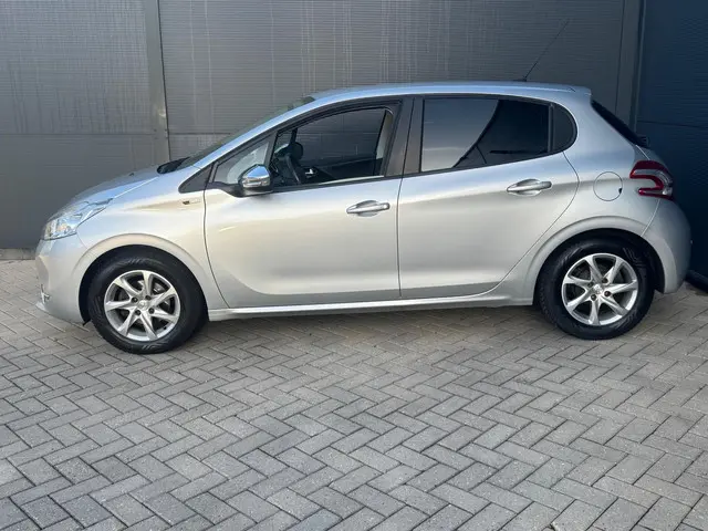 Peugeot 208 1.2 VTi Active / 5 Deurs / Pdc 2014 Benzine 9