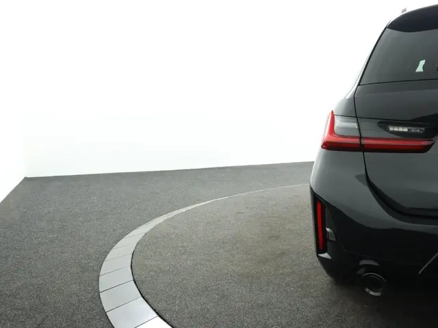 BMW 3 Serie Touring 330e xDrive 2025 Hybride Benzine 33