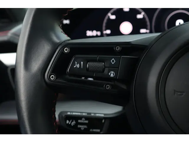 Porsche Taycan GTS 93 kWh 2023 Elektrisch 27