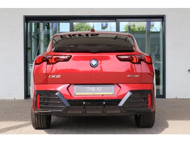 BMW iX2 xDrive30 2025 Elektrisch 4