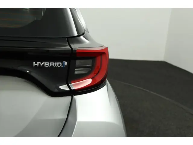 Toyota Yaris 1.5 Hybrid Dynamic 2023 Hybride Benzine 36
