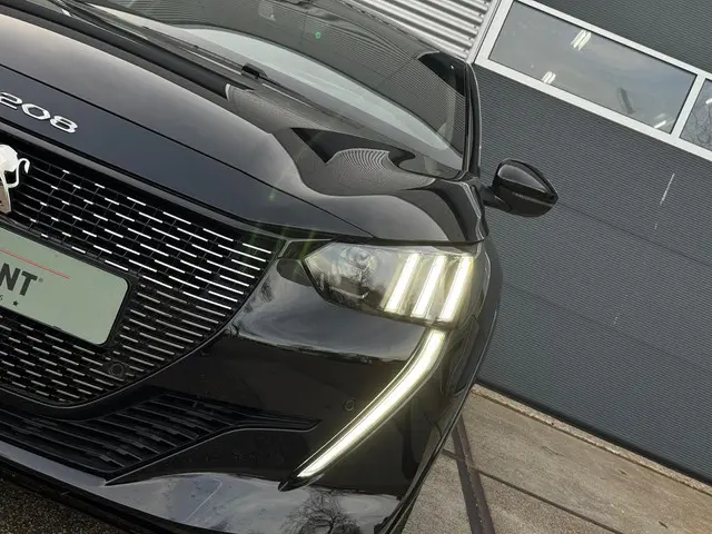 Peugeot 208 1.2 PureTech GT Pack 2023 Benzine 14
