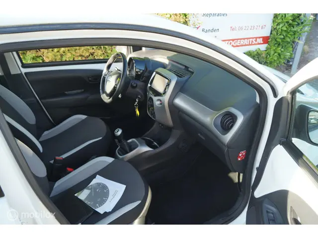 Toyota Aygo 1.0 VVT-i x-play 2016 Benzine 16