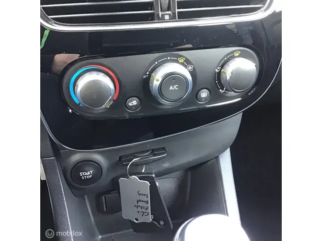 Renault Clio Estate 0.9 TCe Limited 2019 Benzine 23