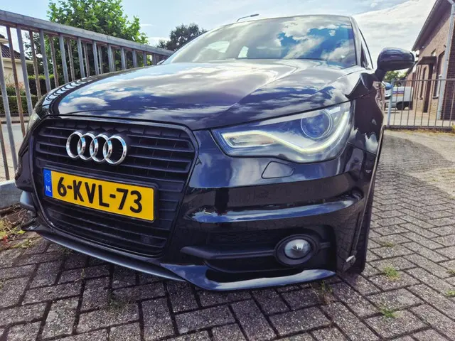 Audi A1 Sportback 1.2 TFSI Admired S-line 2013 Benzine 15