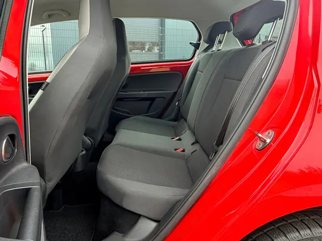 Volkswagen up! 1.0 high up! BlueMotion 2015 Benzine 12