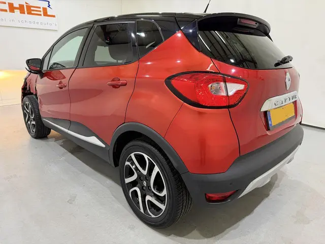 Renault Captur 0.9 TCe Helly Hansen NAP 2015 Benzine 37