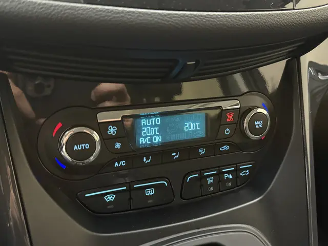 Ford Kuga 1.6 Titanium Plus 4WD, 183Pk, 2015, 2015 Benzine 16