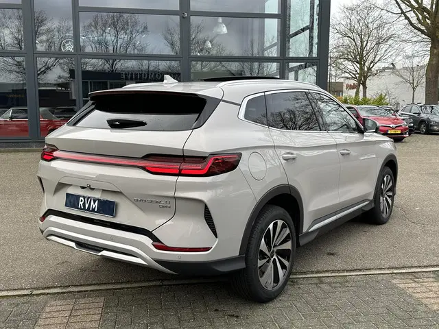 BYD SEAL U 1.5 DM-i FWD Boost 2025 Hybride Benzine 7