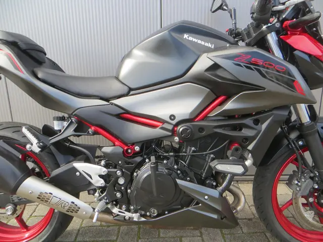 Kawasaki Z500 SE 2024 Benzine 5