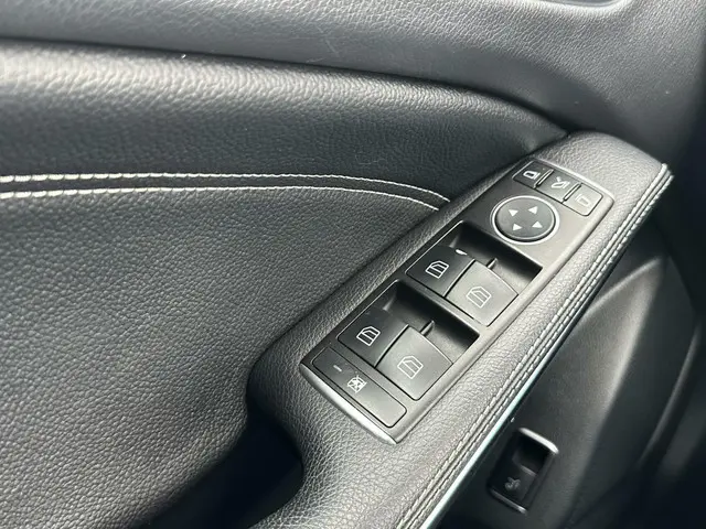 Mercedes-Benz GLA 180 Prestige 2016 Benzine 17
