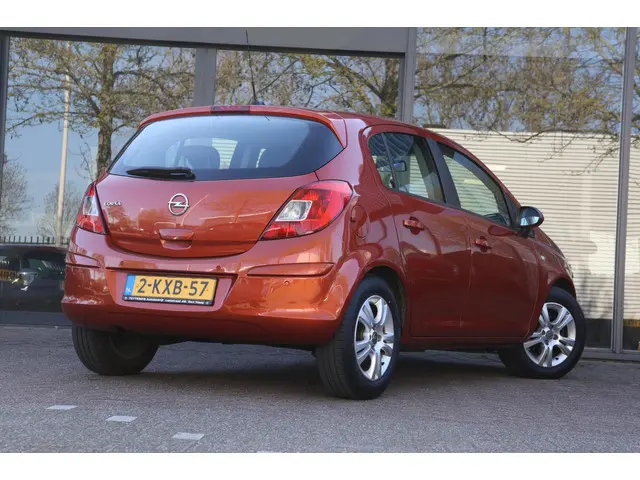 Opel Corsa 1.2-16V Berlin|Navi|Airco|Cruise 2013 Benzine 2