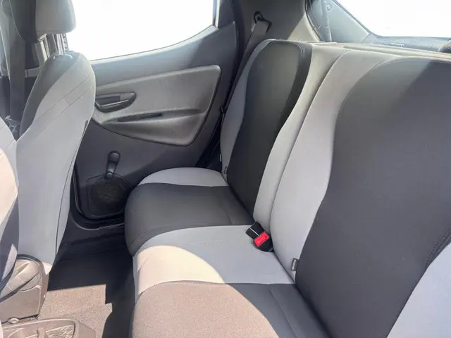 Lancia Ypsilon 0.9 TwinAir Silver + 2013 Benzine 22
