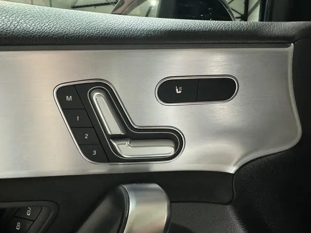 Mercedes-Benz A-Klasse 250 e AMG 2020 Hybride Benzine 21