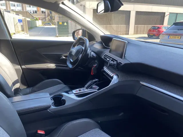 Peugeot 5008 1.2 PureTech Allure 2018 Benzine 7