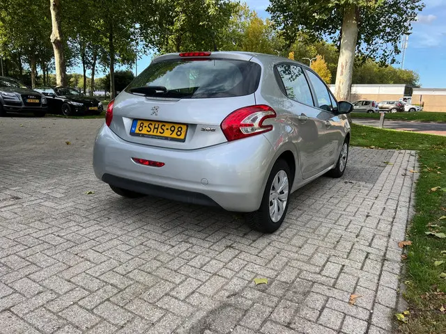 Peugeot 208 1.2 VTi Active 2013 Benzine 7