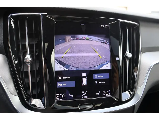 Volvo V60 T8 Recharge AWD R-Design 2022 Hybride Benzine 41