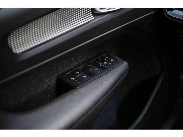 Volvo XC40 T4 190pk Geartronic R-Design 2019 Benzine 23