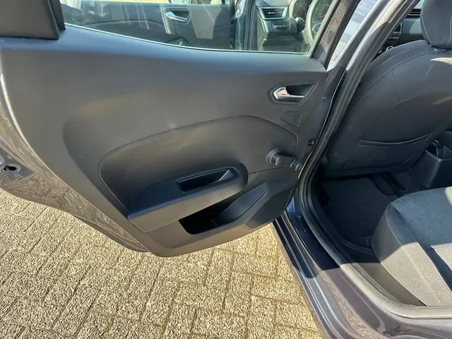 Renault Clio 1.0 TCe Intens 2022 Benzine 12